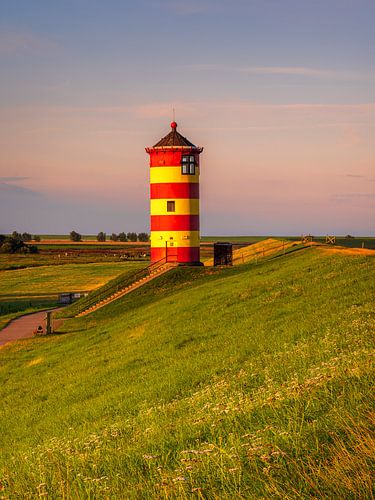 Een zomerochtend bij de vuurtoren in Pilsum Duitsland