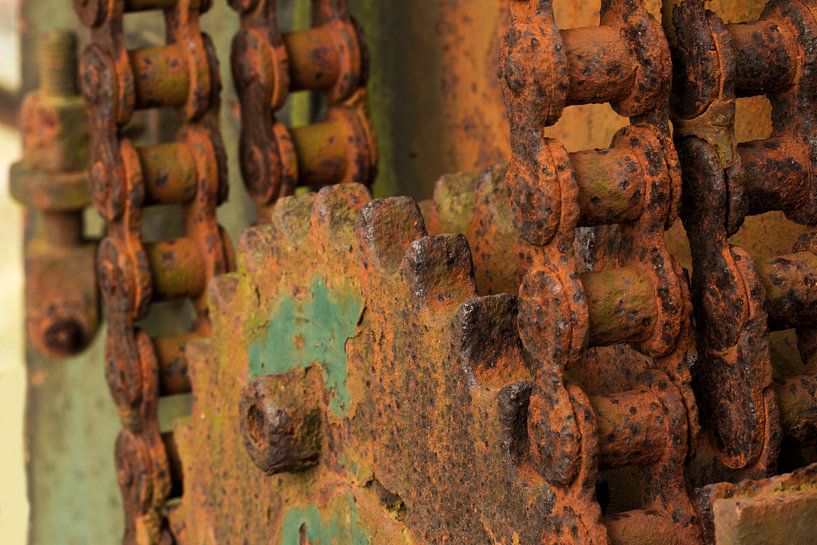 Rusted gears with chains by Paul Wendels