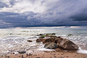 Stones on the Baltic coast near Meschendorf by Rico Ködder