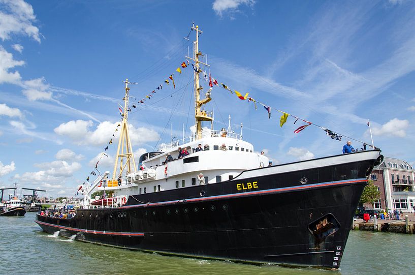 Gerestaureerde zeesleper Elbe (1959) in Maassluis van Maurice Verschuur