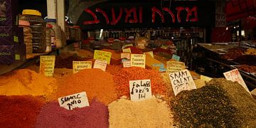 Kruiden op de Markt in Tel Aviv. van Alie Ekkelenkamp