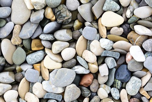 Des galets de rivière à côté les uns des autres