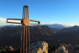 Het natuurpark Ammergauer Alpen is een van de mooiste landschappen in Beieren. Het combineert ongerepte natuur, afwisselende berglandschappen en traditionele alpenweiden.
