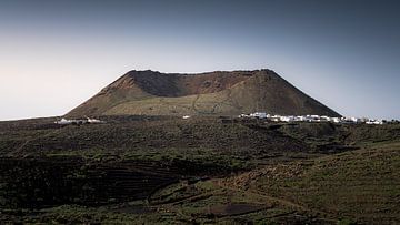 Vulkaan De La Corona (Lanzarote) van Ernesto Schats