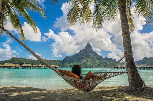 Hangmat op strand van Bora Bora
