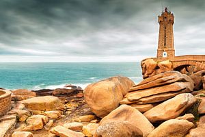  Der Leuchtturm in Ploumanach in der Bretagne, Frankreich