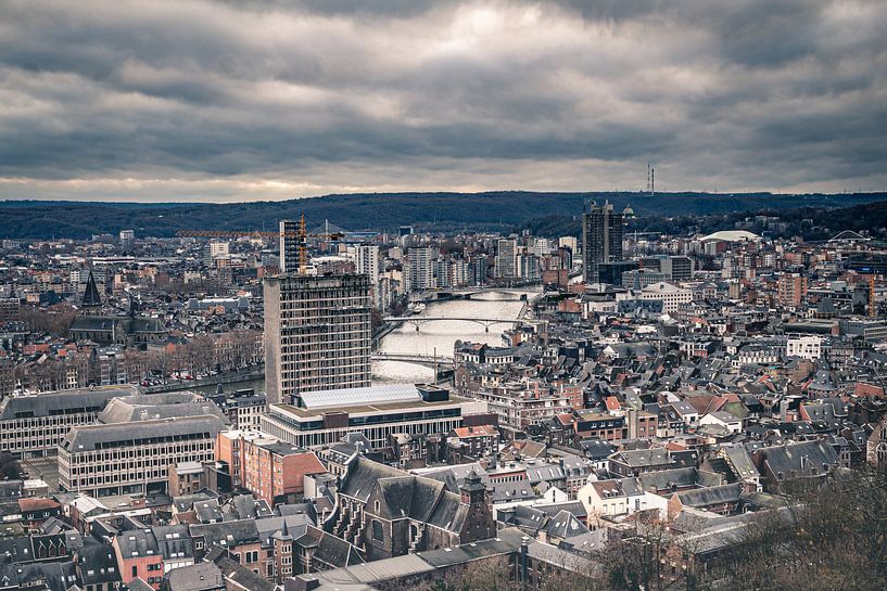 Uitzicht over een bewolkte skyline van de stad Luik vanaf de Citadel van Daan Duvillier | Dsquared Photography