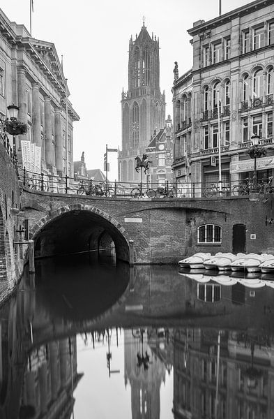 Domtoren en Oudegracht in Utrecht. van Mike Peek