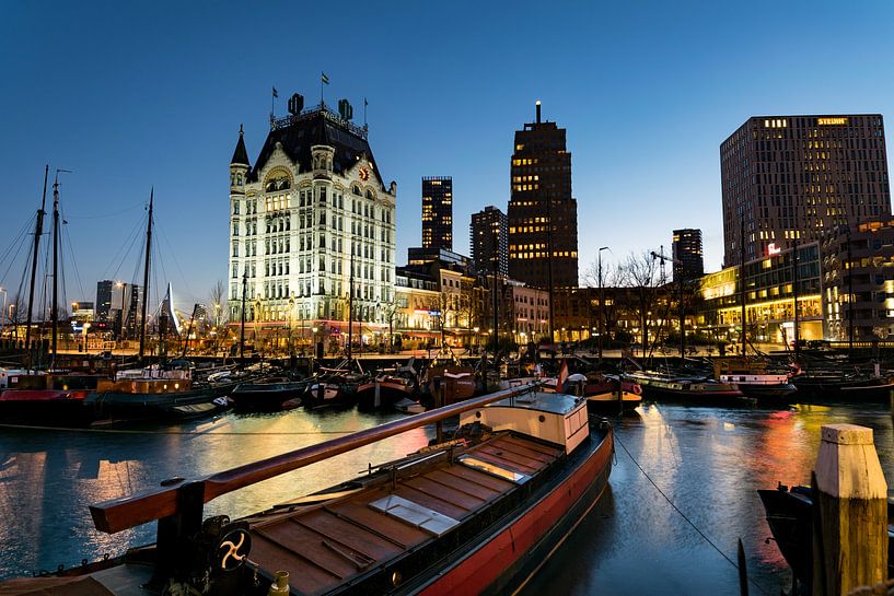 Het witte huis en oude haven in Rotterdam van Menno van der Haven