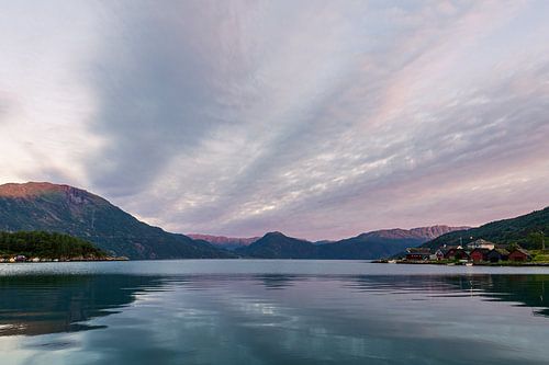 Blick über den Åkrafjord in Norwegen