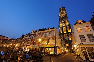 Vismarkt en Servetstraat met Domtoren in Utrecht van Donker Utrecht