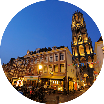 Vismarkt en Servetstraat met Domtoren in Utrecht van Donker Utrecht