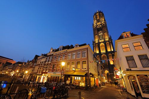 Vismarkt and Servetstraat with Dom tower in Utrecht by Donker Utrecht