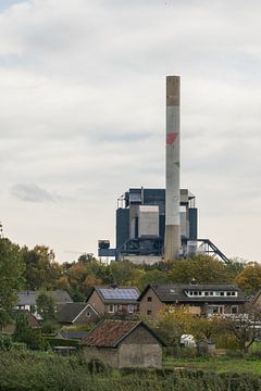 Energiecentrale Nijmegen torent uit boven woonwijk