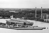 Die SS Rotterdam vom Euromast aus