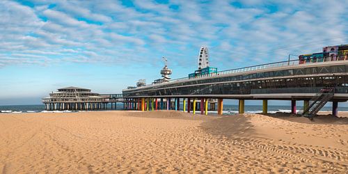 Jetée de Scheveningen sur la plage de La Haye