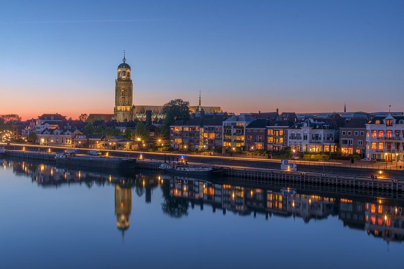 Skyline Deventer avond van Han Kedde