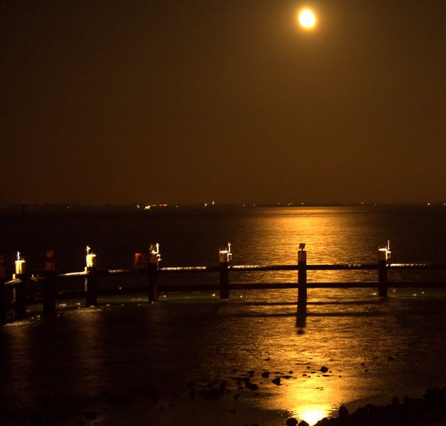 Nacht op de dijk  by Esther Swaager