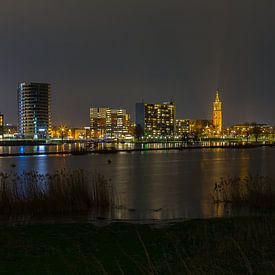 Skyline of Roermond at night during flood of the river Maas van Delano Gonsalves