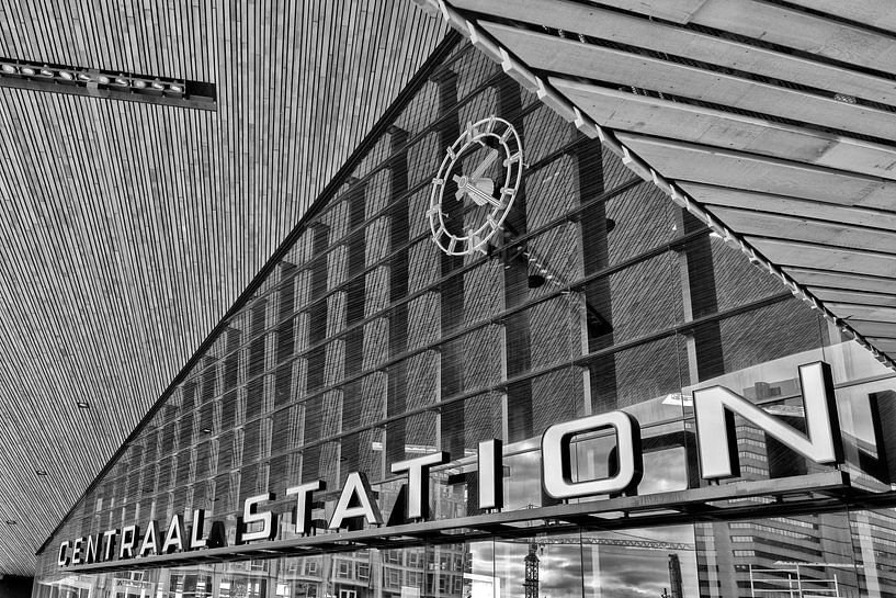 Rotterdam Centraal stationsklok van Rob van der Teen