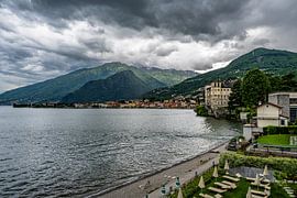 Uitzicht op het Comomeer vanuit Gravedona