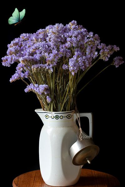 Vase mit Trockenblumen von Erwin Bak