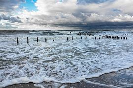 Die Ostseeküste an einem stürmischen Tag.