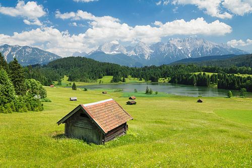 Geroldsee en Karwendelgebergte in de zomer, Beieren, Duitsland
