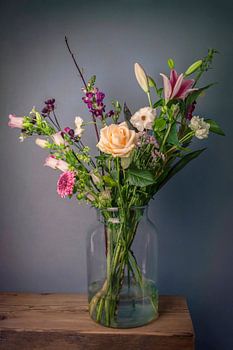 Stilleven bloemen in een vaas: Veldboeket Lente