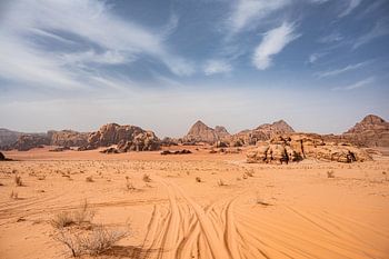 Wadi Rum Panorama - Spuren im Sand