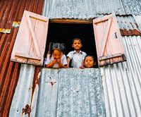 Kinder in Indien genießen die Aussicht