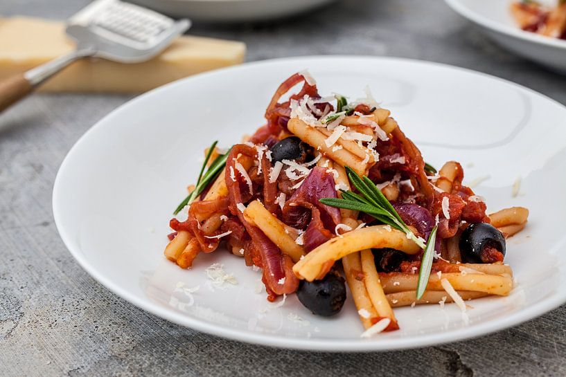 Pasta met gekaramelliseerde uien van Nina van der Kleij