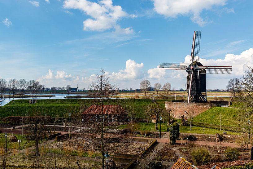Windmolen aan de Bersche Maas in Heusden, Noord-Brabant, Nederland van WorldWidePhotoWeb