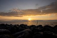 Magischer Sonnenuntergang über dem IJsselmeer