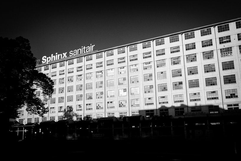 Sphinx sanitair Eiffel building 2014 by Streets of Maastricht