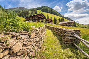 Hohlweg Gasse oberhalb von Innervillgraten im Villgratental