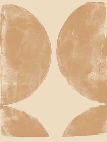 Abstracte vormen in donker okergeel warm zand.