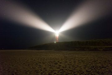 Vuurtoren in de nacht van Jan Peter Mulder