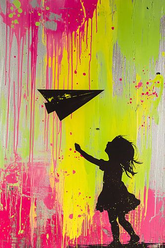Enfant peignant un avion en papier