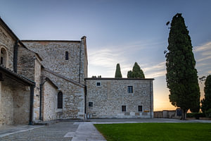 Seitenflügel der Basilika von Aquileia in Italien