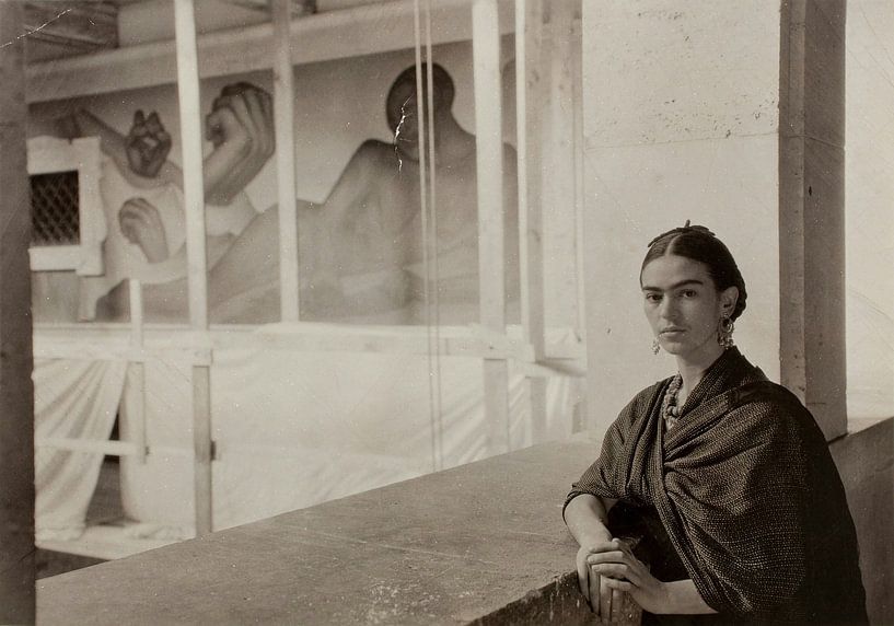 Guillermo Kahlo, Frida at the Detroit Art Institute, Michigan, 1932 by Atelier Liesjes