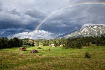 Colorful rainbow over Alps van Olha Rohulya
