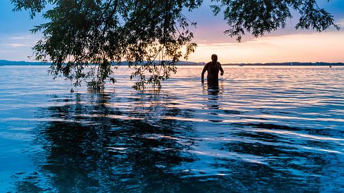 Mann im Sonnenuntergang