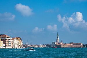 Uitzicht op het eiland San Giorgio Maggiore in Venetië, Italië van Rico Ködder
