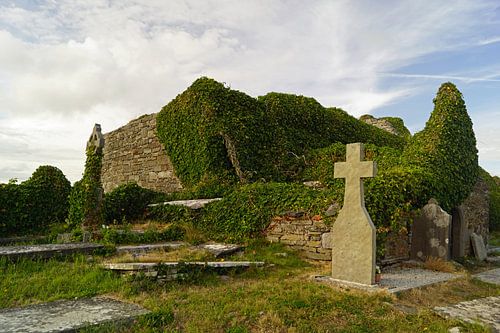 De ruïnes van de middeleeuwse kerk en het kerkhof van Kilmacreehy