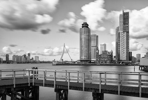 rotterdam skyline bij de kop van zuid