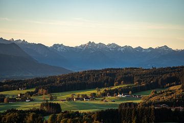 Uitzicht op de Allgäuer Alpen van Leo Schindzielorz