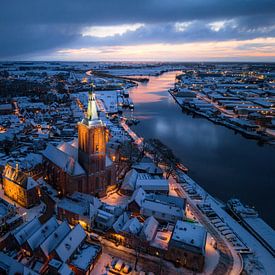 Grote or Stephanuskerk of Hasselt (OV) in the snow by Bas van der Gronde