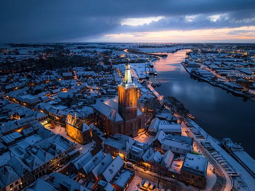 Grote of Stephanuskerk van Hasselt (NL)  in de sneeuw