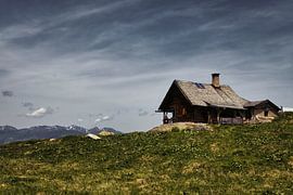 On a high mountain peak, alone in the world for a while by Saranda in t Veld Fotografie